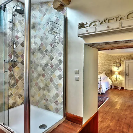 D'hôtes Spacieuse, Salle De Bain Privative Couette-café Saint-Michel-de-Fronsac